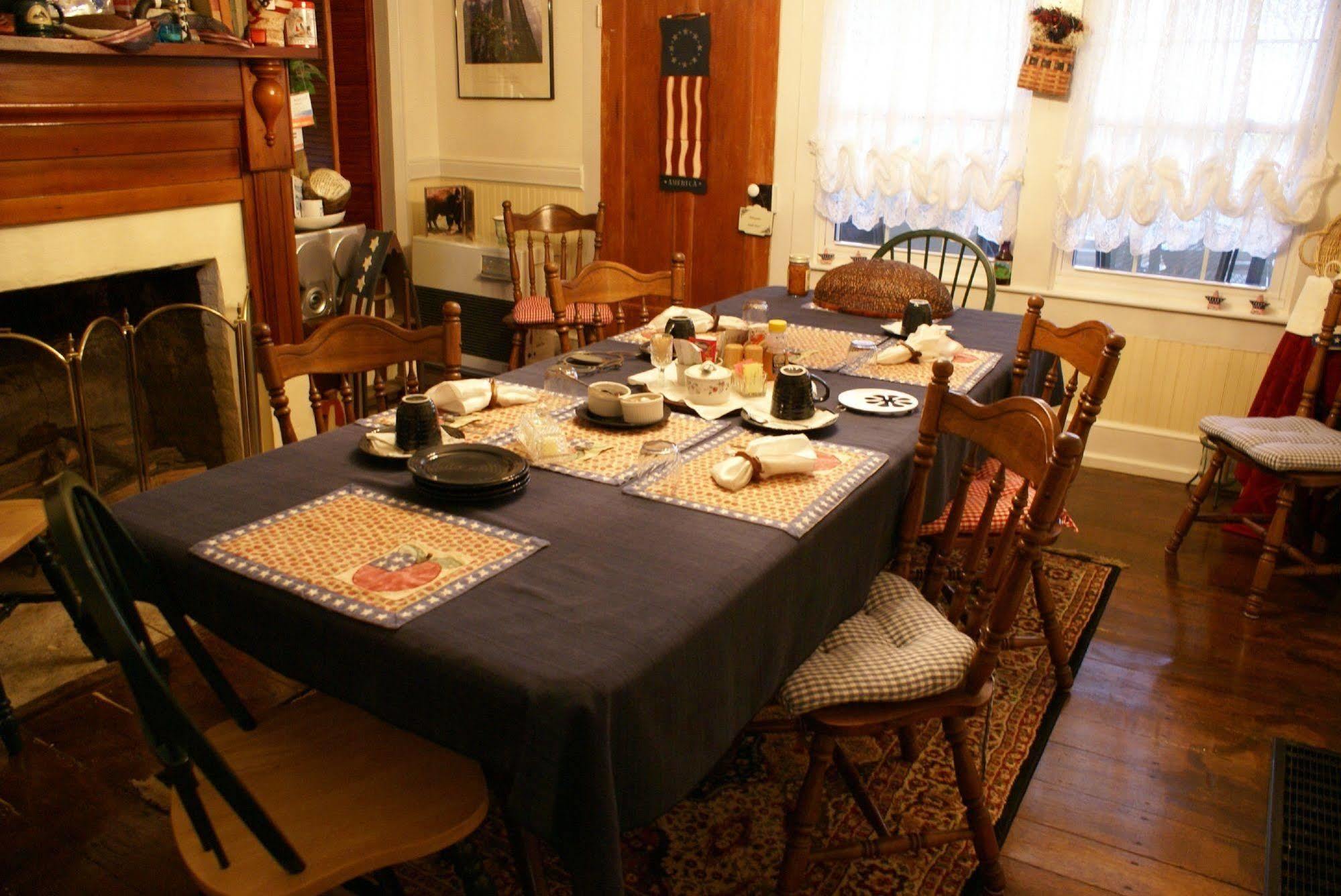 Buffalo Tavern Bed And Breakfast West Jefferson Esterno foto